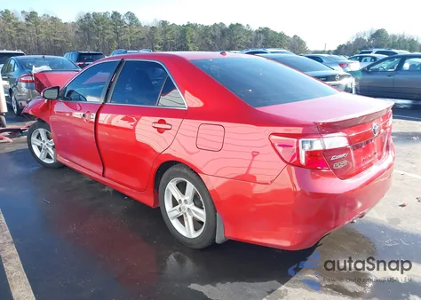 2014 Toyota Camry Se z USA, uszkodzony, nr VIN 4T1BF1FK2EU744913